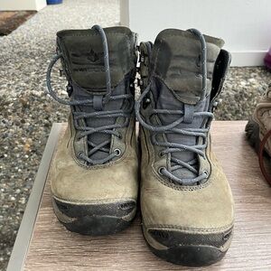 Women’s Waterproof Hiking Boots